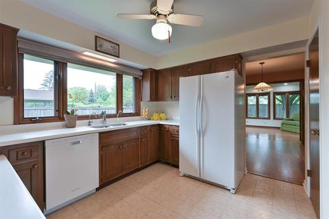 1633 Gamon Rd, Wheaton, IL 60189 photo 9