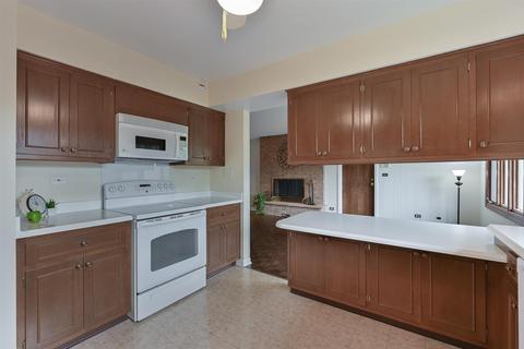 1633 Gamon Rd, Wheaton, IL 60189 photo 11