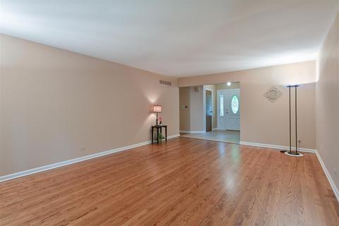 1633 Gamon Rd, Wheaton, IL 60189 photo 5