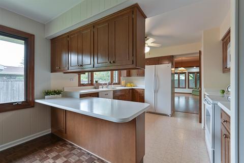 1633 Gamon Rd, Wheaton, IL 60189 photo 8