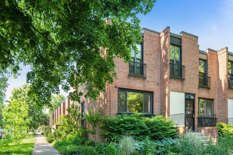 921 E 54th Pl, Chicago, IL 60615 photo 2
