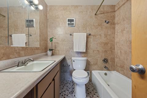 921 E 54th Pl, Chicago, IL 60615 photo 13