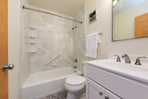 921 E 54th Pl, Chicago, IL 60615 photo 17