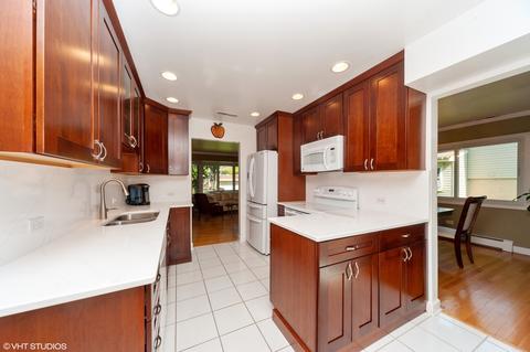 1087 Peace Dr, Wheeling, IL 60090 photo 5