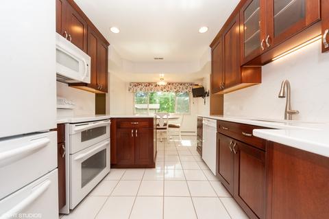 1087 Peace Dr, Wheeling, IL 60090 photo 4