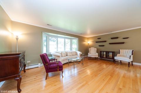 1087 Peace Dr, Wheeling, IL 60090 photo 2