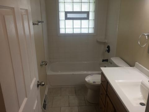 16100 Circle Dr, Markham, IL 60428 photo 4