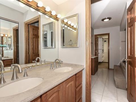 883 N Dovington Dr, Hoffman Estates, IL 60169 photo 24