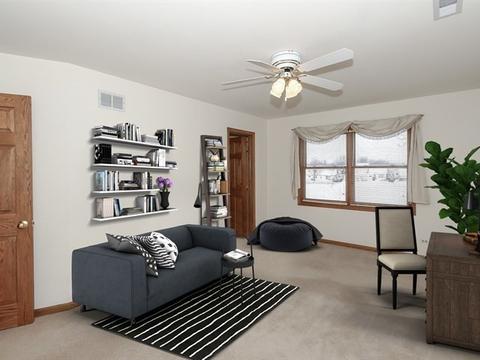 883 N Dovington Dr, Hoffman Estates, IL 60169 photo 9
