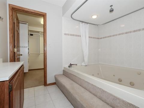 883 N Dovington Dr, Hoffman Estates, IL 60169 photo 25
