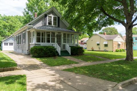 562 Algona Ave, Elgin, IL 60120 photo 1
