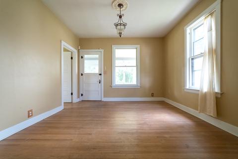 562 Algona Ave, Elgin, IL 60120 photo 3