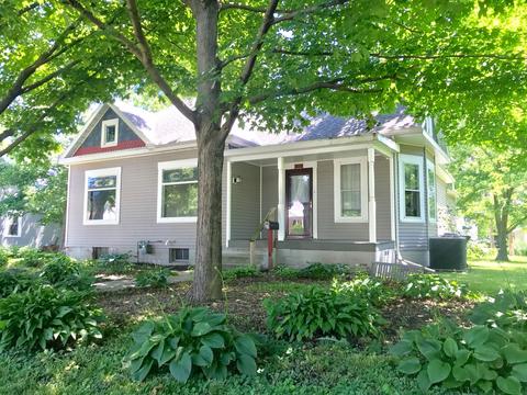 519 S Division St, Chenoa, IL 61726 photo 3