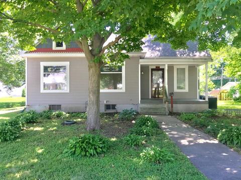 519 S Division St, Chenoa, IL 61726 photo 2