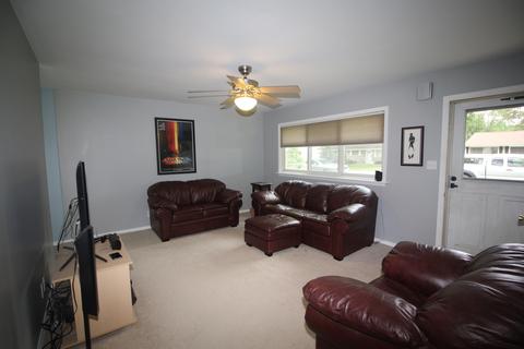910 Green Ave, Normal, IL 61761 photo 4