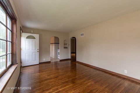 755 Kramer Ave, Elgin, IL 60120 photo 5