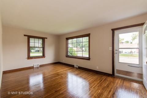 755 Kramer Ave, Elgin, IL 60120 photo 3