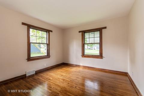 755 Kramer Ave, Elgin, IL 60120 photo 8