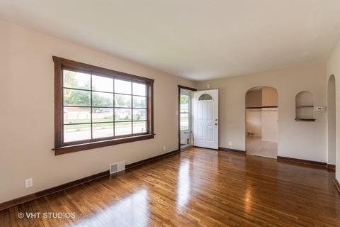 755 Kramer Ave, Elgin, IL 60120 photo 4