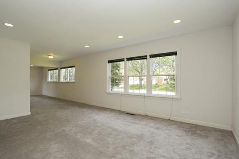 645 Perry Ln, Hoffman Estates, IL 60169 photo 3