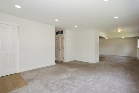 645 Perry Ln, Hoffman Estates, IL 60169 photo 4