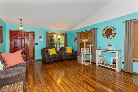 4504 W Riverside Dr, Plainfield, IL 60586 photo 2