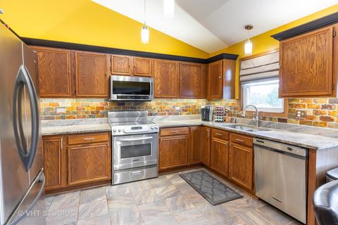 4504 W Riverside Dr, Plainfield, IL 60586 photo 3