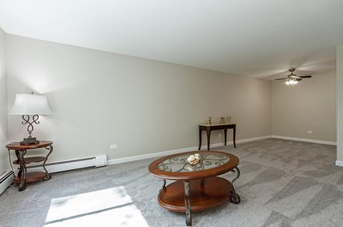 1500 Robin Cir #403, Hoffman Estates, IL 60169 photo 5