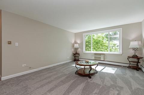 1500 Robin Cir #403, Hoffman Estates, IL 60169 photo 4