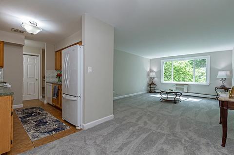 1500 Robin Cir #403, Hoffman Estates, IL 60169 photo 8