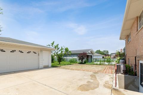 7532 S Octavia Ave, Bridgeview, IL 60455 photo 12