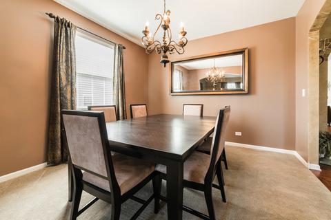 3311 Chase Ln, Elgin, IL 60124 photo 9