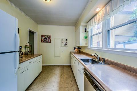 612 E Chicago St, Elgin, IL 60120 photo 20