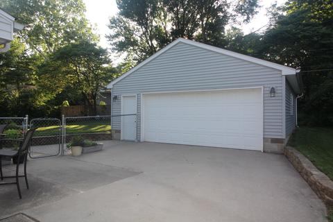 1303 Maplewood Dr, Normal, IL 61761 photo 2