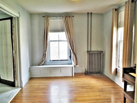 321 E 4th St, Dixon, IL 61021 photo 6
