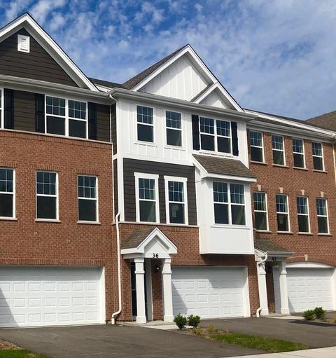 36 Grey Wolf Dr, Wheeling, IL 60090 photo 1
