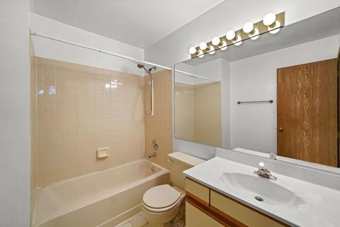 4600 Burnham Dr, Hoffman Estates, IL 60192 photo 13