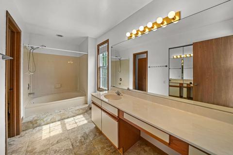 4600 Burnham Dr, Hoffman Estates, IL 60192 photo 14