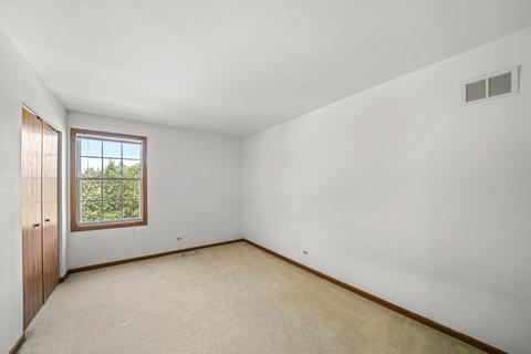 4600 Burnham Dr, Hoffman Estates, IL 60192 photo 9