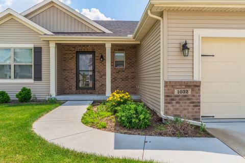 1032 Stags Leap Rd, Normal, IL 61761 photo 2