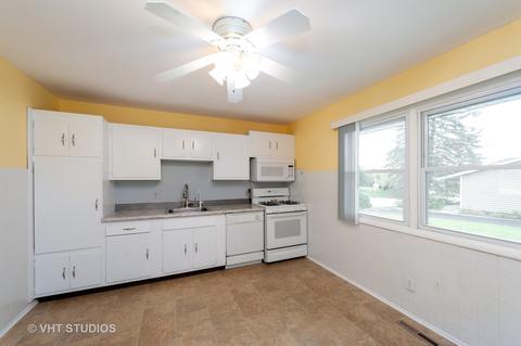 915 Oeffling Ct, Mchenry, IL 60051 photo 2