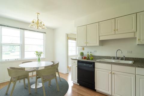 2196 Scott Rd, Northbrook, IL 60062 photo 3