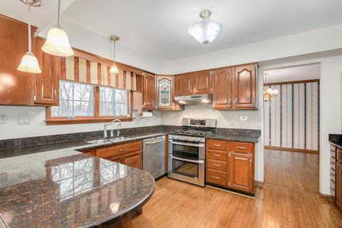 817 Kingston Ln, Bartlett, IL 60103 photo 3