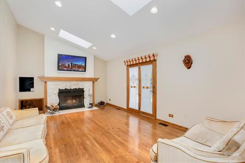 817 Kingston Ln, Bartlett, IL 60103 photo 2