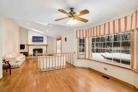 817 Kingston Ln, Bartlett, IL 60103 photo 5