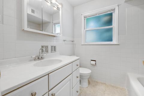 381 Radcliffe Ave, Des Plaines, IL 60016 photo 13