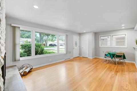 381 Radcliffe Ave, Des Plaines, IL 60016 photo 3