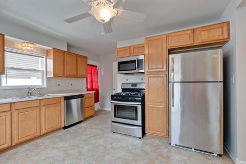 381 Radcliffe Ave, Des Plaines, IL 60016 photo 7