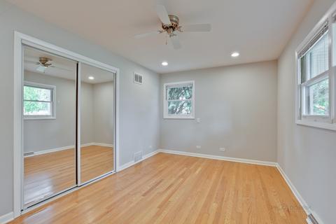 381 Radcliffe Ave, Des Plaines, IL 60016 photo 9