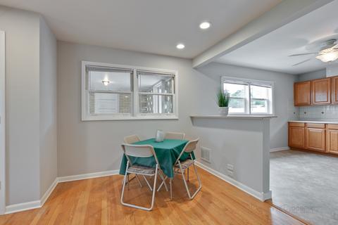 381 Radcliffe Ave, Des Plaines, IL 60016 photo 6